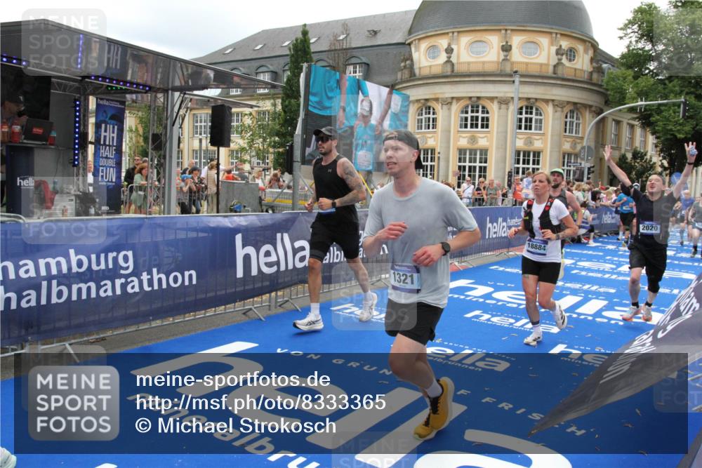 29.06.2025 - hella hamburg halbmarathon Michael Strokosch http://msf.ph/oto/8333365 29.06.2025 10:50:08 Ziel 1216, 1321, 1507, 2020, 3562, 7100, 7657, 8313, 9031, 9213, 9303, 9965, 12203, 12271, 13225, 13282, 13758, 14257, 16403, 18228, 18657, 18658, 18884, 19112 meine-sportfotos.de
