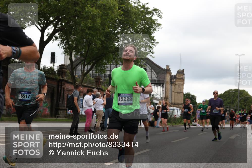 29.06.2025 - hella hamburg halbmarathon Yannick Fuchs http://msf.ph/oto/8333414 29.06.2025 10:51:49 20KM 1611, 2025, 2488, 2606, 2759, 2806, 2840, 2883, 2907, 3093, 3141, 3859, 4426, 4467, 4502, 4579, 4632, 4833, 5926, 6104, 6281, 6302, 6531, 6595, 7138, 7189, 7833, 8585, 9316, 9450, 9485, 10599, 10788, 11645, 13465, 13816, 14571, 15217, 15229, 16517, 16531, 17405, 17415, 17455, 17543, 18068, 18492, 18501, 18508, 18587, 18762, 18891 meine-sportfotos.de