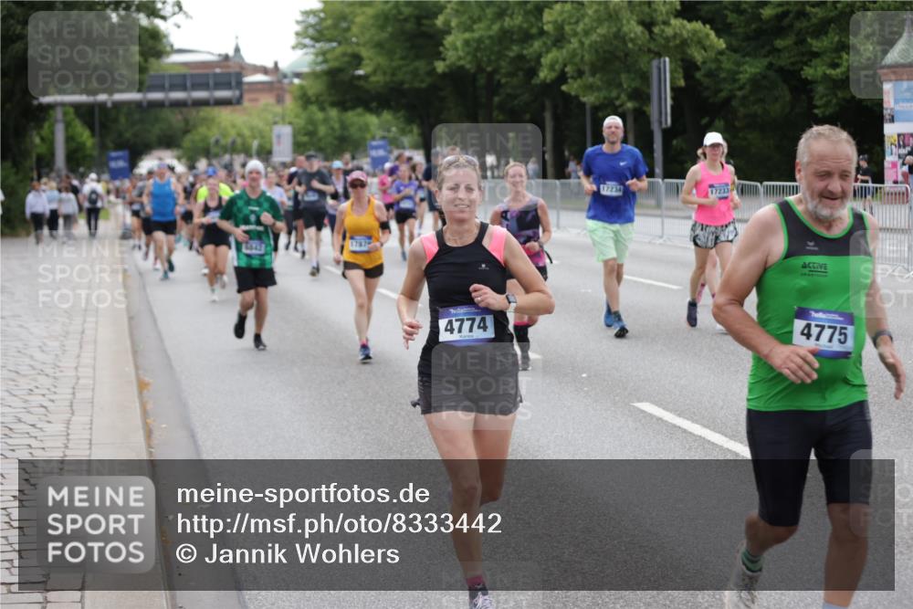29.06.2025 - hella hamburg halbmarathon Jannik Wohlers http://msf.ph/oto/8333442 29.06.2025 10:40:33 Lombardsbrücke 1075, 1317, 2299, 2858, 3121, 3432, 3694, 4234, 4530, 4638, 4774, 4775, 5086, 5549, 5753, 6098, 6289, 6842, 7293, 7829, 8053, 8054, 8429, 8430, 8769, 9009, 9237, 9437, 10269, 10644, 11053, 11686, 11759, 12191, 12610, 12692, 12699, 14553, 14776, 16028, 16297, 16449, 16450, 16802, 17233, 17234, 17872, 17879, 18142, 18844, 19087 meine-sportfotos.de