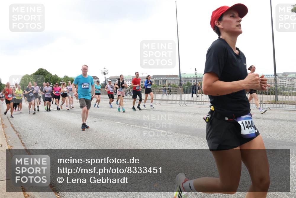 29.06.2025 - hella hamburg halbmarathon Lena Gebhardt http://msf.ph/oto/8333451 29.06.2025 10:47:35 Lombardsbrücke 9018, 14197, 625, 1444, 1045, 1246, 1434, 1463, 1523, 1618, 1639, 1704, 1926, 2148, 2407, 2491, 2537, 2545, 2704, 2790, 2882, 2994, 3049, 3339, 4037, 4184, 4325, 4423, 4483, 4806, 4895, 4974, 4975, 5621, 5622, 5895, 6255, 6256, 6879, 6995, 7403, 7427, 7430, 7431, 7630, 7631, 7970, 8105, 8131, 8270, 8310, 8550, 8706, 8915, 8953, 9018, 9687, 9696, 9697, 10658, 10991, 11351, 11458, 11730, 11738, 11802, 11909, 12431 meine-sportfotos.de