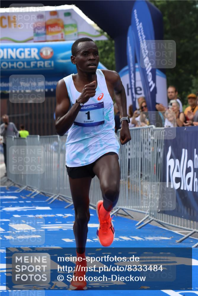 29.06.2025 - hella hamburg halbmarathon Strokosch-Dieckow http://msf.ph/oto/8333484 29.06.2025 10:01:01 Ziel 1, 5 meine-sportfotos.de