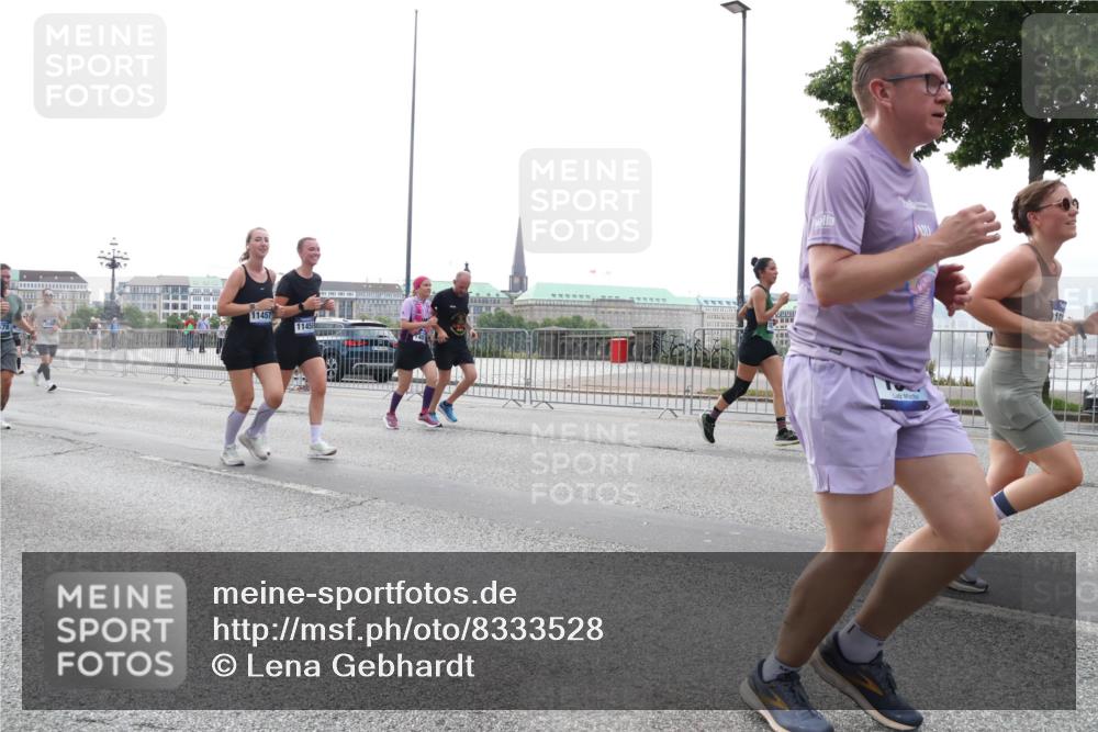 29.06.2025 - hella hamburg halbmarathon Lena Gebhardt http://msf.ph/oto/8333528 29.06.2025 10:38:00 Lombardsbrücke 11457, 11456, 1196, 1394, 1457, 1475, 1578, 1596, 1742, 1799, 1901, 1966, 1985, 2199, 2498, 2786, 2853, 3230, 3242, 3246, 3633, 3716, 3880, 4414, 4921, 5139, 5300, 5522, 5713, 5875, 6199, 6200, 6243, 6362, 6697, 6751, 6930, 7118, 7124, 7165, 7244, 7321, 7350, 7552, 7629, 7696, 7914, 8985, 9247, 9288, 9895, 10159, 10506, 10836, 11087, 11543, 12123, 12254, 12472, 12824, 16680, 17798 meine-sportfotos.de