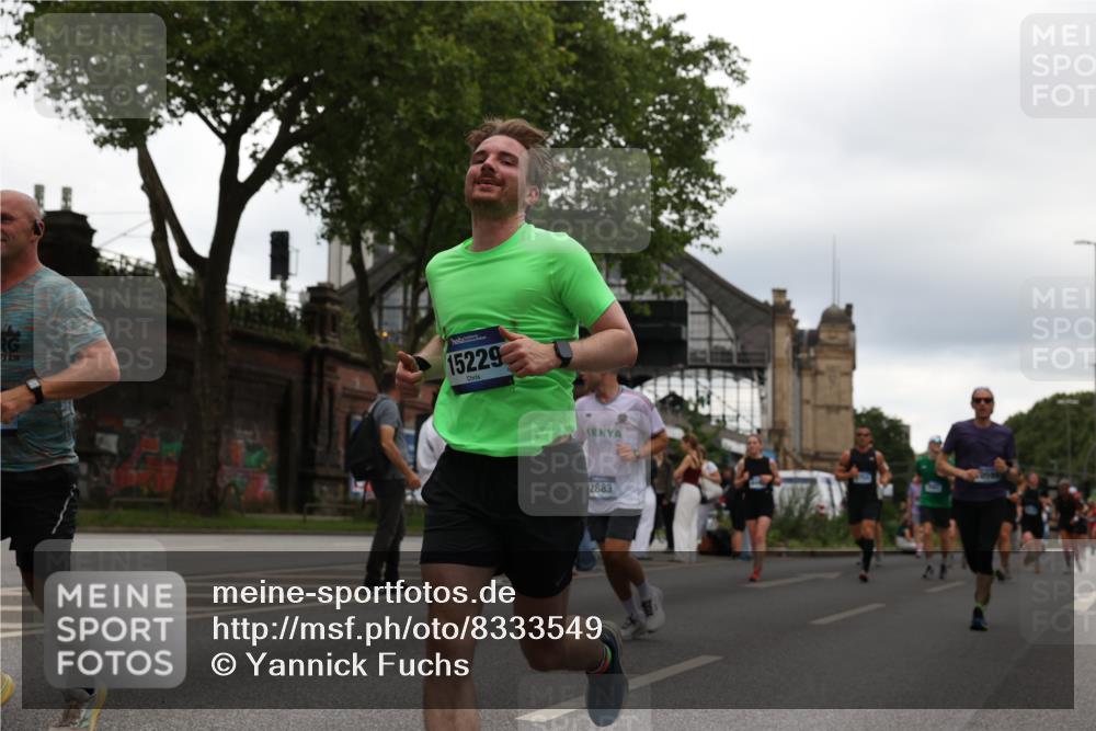 29.06.2025 - hella hamburg halbmarathon Yannick Fuchs http://msf.ph/oto/8333549 29.06.2025 10:51:50 20KM 1611, 2025, 2488, 2606, 2759, 2806, 2840, 2883, 2907, 3093, 3141, 3859, 4426, 4467, 4502, 4579, 4632, 4833, 5341, 5926, 6104, 6281, 6302, 6531, 6595, 7138, 7189, 7833, 8322, 8585, 9316, 9485, 10599, 10788, 11645, 13465, 13816, 14571, 15217, 15229, 16517, 16531, 17405, 17415, 17455, 17543, 18068, 18180, 18492, 18501, 18587, 18762, 18891 meine-sportfotos.de
