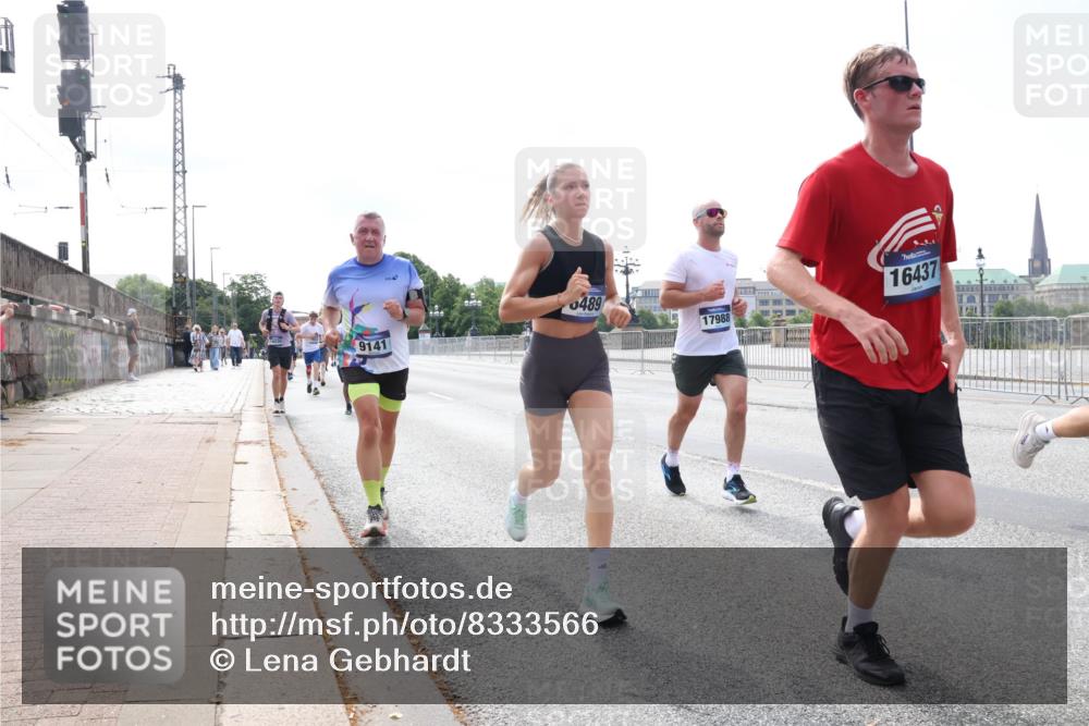 29.06.2025 - hella hamburg halbmarathon Lena Gebhardt http://msf.ph/oto/8333566 29.06.2025 10:13:15 Lombardsbrücke 9141, 489, 17988, 16437, 1007, 1020, 1051, 1747, 1859, 2942, 2961, 3218, 3360, 3728, 3729, 4187, 4532, 4950, 5546, 6207, 6489, 6724, 7346, 7446, 7447, 7460, 7873, 8398, 8405, 8913, 9141, 9527, 9612, 10067, 10402, 11025, 11720, 12492, 13331, 13928, 14404, 15531, 15922, 16030, 16255, 16323, 16437, 17061, 17474, 17699, 17988, 18048, 18222, 18320, 18530, 18732 meine-sportfotos.de