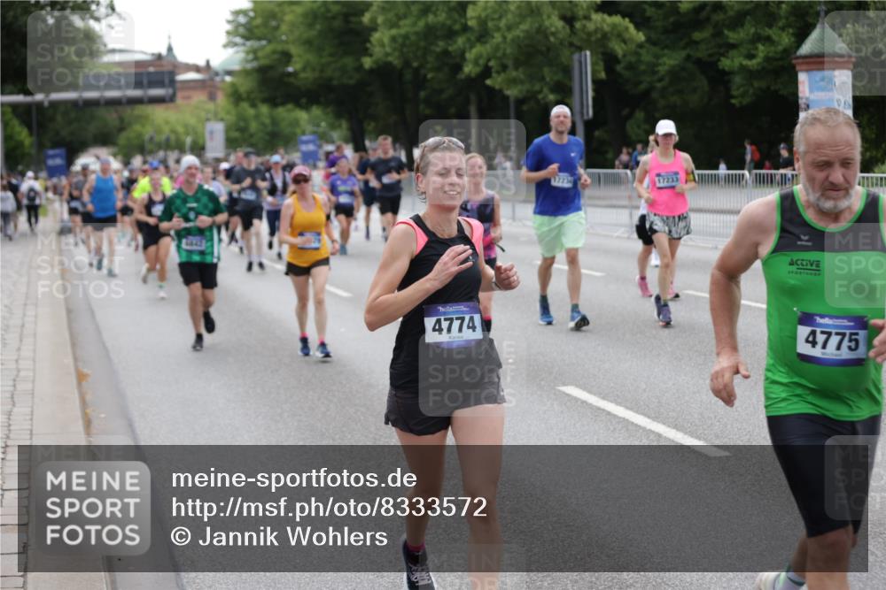 29.06.2025 - hella hamburg halbmarathon Jannik Wohlers http://msf.ph/oto/8333572 29.06.2025 10:40:33 Lombardsbrücke 1075, 1317, 2299, 2858, 3121, 3432, 3694, 4234, 4530, 4638, 4774, 4775, 5086, 5549, 5753, 6098, 6289, 6842, 7293, 7829, 8053, 8054, 8429, 8430, 8769, 9009, 9237, 9437, 10269, 10644, 11053, 11686, 11759, 12191, 12610, 12692, 12699, 14553, 14776, 16028, 16297, 16449, 16450, 16802, 17233, 17234, 17872, 17879, 18142, 18844, 19087 meine-sportfotos.de