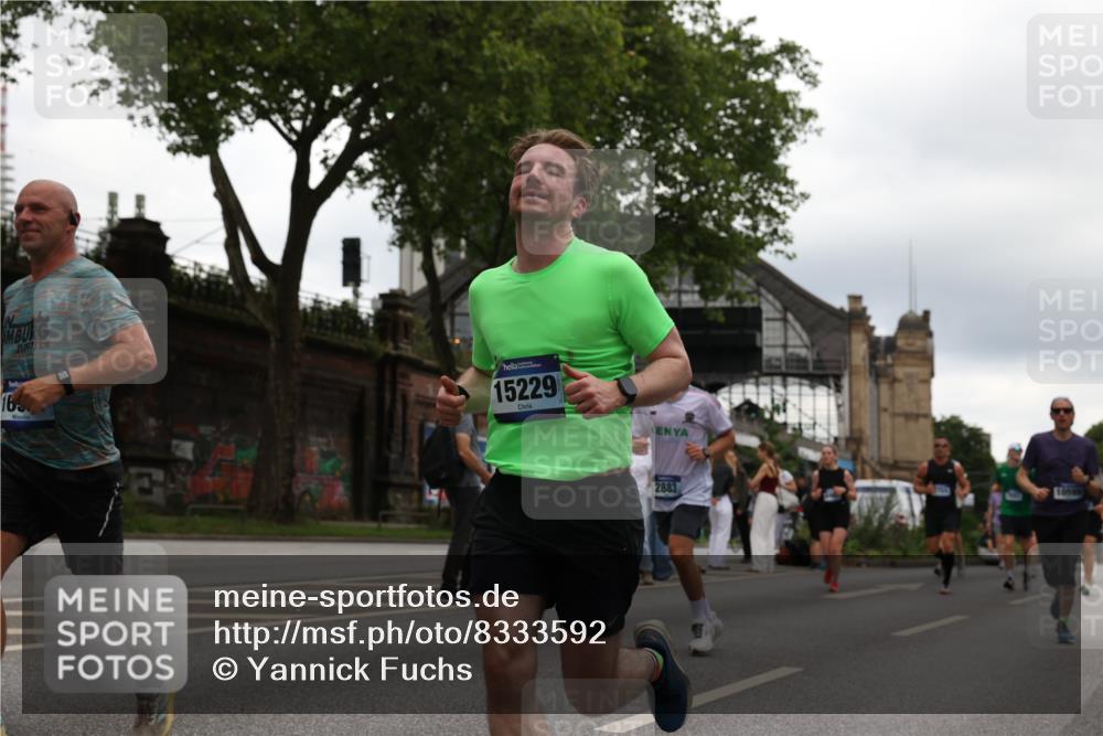 29.06.2025 - hella hamburg halbmarathon Yannick Fuchs http://msf.ph/oto/8333592 29.06.2025 10:51:50 20KM 1611, 2025, 2488, 2606, 2759, 2806, 2840, 2883, 2907, 3093, 3141, 3859, 4426, 4467, 4502, 4579, 4632, 4833, 5341, 5926, 6104, 6281, 6302, 6531, 6595, 7138, 7189, 7833, 8322, 8585, 9316, 9485, 10599, 10788, 11645, 13465, 13816, 14571, 15217, 15229, 16517, 16531, 17405, 17415, 17455, 17543, 18068, 18180, 18492, 18501, 18587, 18762, 18891 meine-sportfotos.de