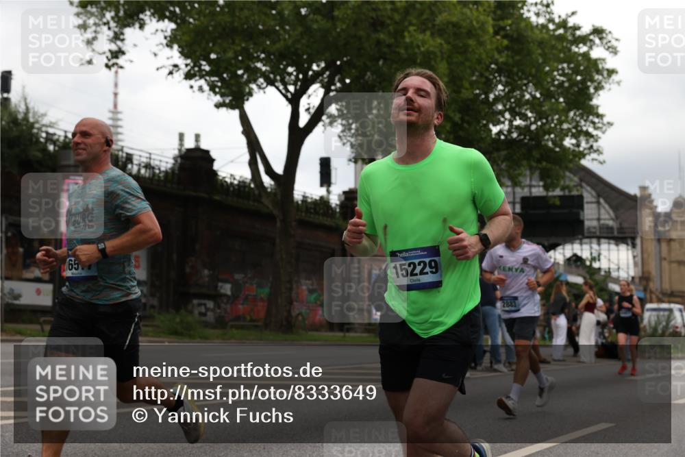 29.06.2025 - hella hamburg halbmarathon Yannick Fuchs http://msf.ph/oto/8333649 29.06.2025 10:51:50 20KM 1611, 2025, 2488, 2606, 2759, 2806, 2840, 2883, 2907, 3093, 3141, 3859, 4426, 4467, 4502, 4579, 4632, 4833, 5341, 5926, 6104, 6281, 6302, 6531, 6595, 7138, 7189, 7833, 8322, 8585, 9316, 9485, 10599, 10788, 11645, 13465, 13816, 14571, 15217, 15229, 16517, 16531, 17405, 17415, 17455, 17543, 18068, 18180, 18492, 18501, 18587, 18762, 18891 meine-sportfotos.de