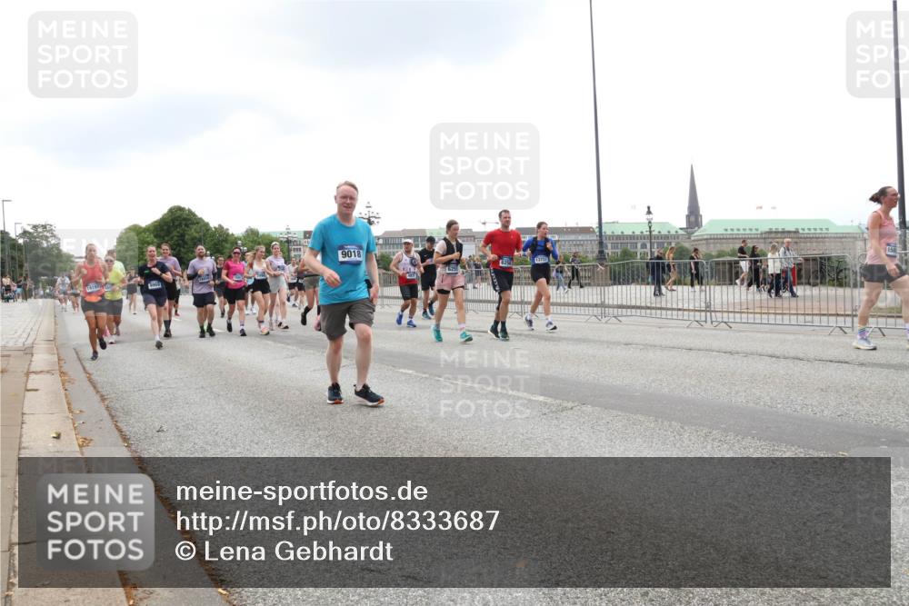 29.06.2025 - hella hamburg halbmarathon Lena Gebhardt http://msf.ph/oto/8333687 29.06.2025 10:47:35 Lombardsbrücke 9018, 9969, 13737, 1045, 1246, 1434, 1463, 1523, 1618, 1639, 1704, 1926, 2148, 2407, 2491, 2537, 2545, 2704, 2790, 2882, 2994, 3049, 3339, 4037, 4184, 4325, 4423, 4483, 4806, 4895, 4974, 4975, 5621, 5622, 5895, 6255, 6256, 6879, 6995, 7403, 7427, 7430, 7431, 7630, 7631, 7970, 8105, 8131, 8270, 8310, 8550, 8706, 8915, 8953, 9018, 9687, 9696, 9697, 10658, 10991, 11351, 11458, 11730, 11738, 11802, 11909, 12431 meine-sportfotos.de