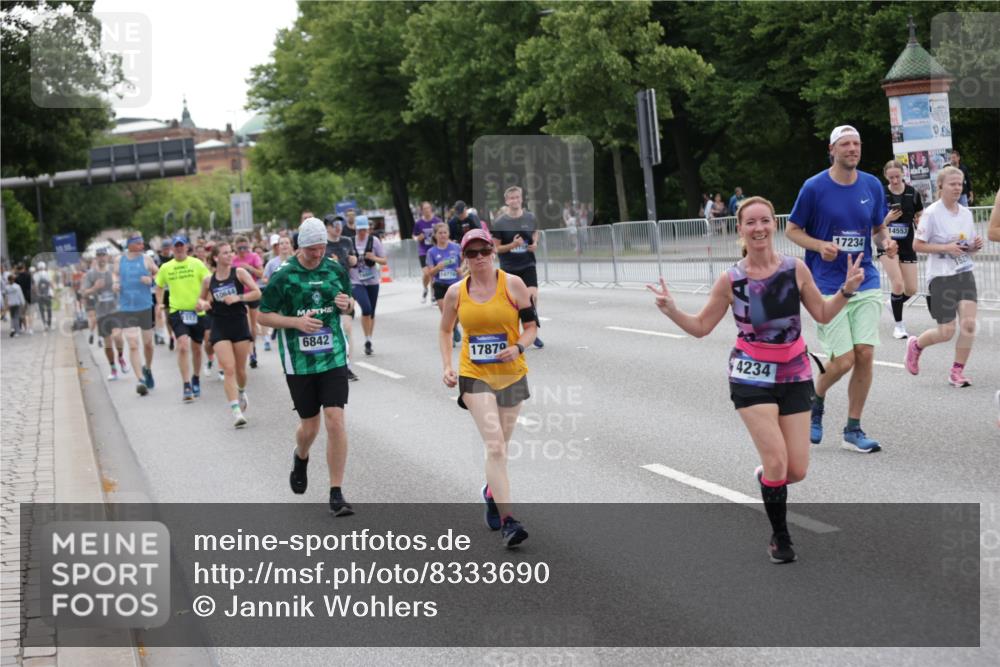 29.06.2025 - hella hamburg halbmarathon Jannik Wohlers http://msf.ph/oto/8333690 29.06.2025 10:40:35 Lombardsbrücke 1317, 2299, 2858, 3694, 4234, 4530, 4638, 4774, 4775, 5086, 5225, 5549, 5753, 6098, 6289, 6474, 6842, 7293, 7661, 7829, 8429, 8430, 8769, 9009, 9237, 9437, 9962, 10269, 10407, 10644, 10835, 11053, 11686, 11759, 12191, 12610, 13778, 13848, 14553, 14776, 15953, 16028, 16297, 16449, 16450, 16454, 16802, 16981, 17233, 17234, 17872, 17879, 18142, 18494, 18580, 18844, 19087 meine-sportfotos.de