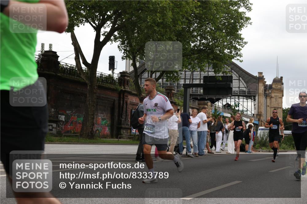 29.06.2025 - hella hamburg halbmarathon Yannick Fuchs http://msf.ph/oto/8333789 29.06.2025 10:51:50 20KM 1611, 2025, 2488, 2606, 2759, 2806, 2840, 2883, 2907, 3093, 3141, 3859, 4426, 4467, 4502, 4579, 4632, 4833, 5341, 5926, 6104, 6281, 6302, 6531, 6595, 7138, 7189, 7833, 8322, 8585, 9316, 9485, 10599, 10788, 11645, 13465, 13816, 14571, 15217, 15229, 16517, 16531, 17405, 17415, 17455, 17543, 18068, 18180, 18492, 18501, 18587, 18762, 18891 meine-sportfotos.de