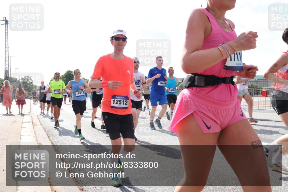 29.06.2025 - hella hamburg halbmarathon Lena Gebhardt http://msf.ph/oto/8333800 29.06.2025 10:00:30 Lombardsbrücke 4767, 11527, 18117, 5643, 12512, 450, 11960, 2426, 962, 1019, 1125, 1180, 1239, 1264, 1526, 1544, 1568, 1583, 1611, 1681, 2027, 2086, 2099, 2159, 2236, 2346, 2426, 2447, 2474, 2582, 2584, 2606, 2652, 2730, 2982, 3042, 3059, 3141, 3177, 3181, 3319, 3400, 3794, 3861, 3898, 3983, 4013, 4419, 4579, 4594, 4632, 4767, 4796, 4813, 4940, 4945, 5272, 5643, 5728, 6082, 6084, 6104, 6138, 6220, 6260, 6443, 6470, 6581, 8478, 9553, 9555, 9577, 10599 meine-sportfotos.de