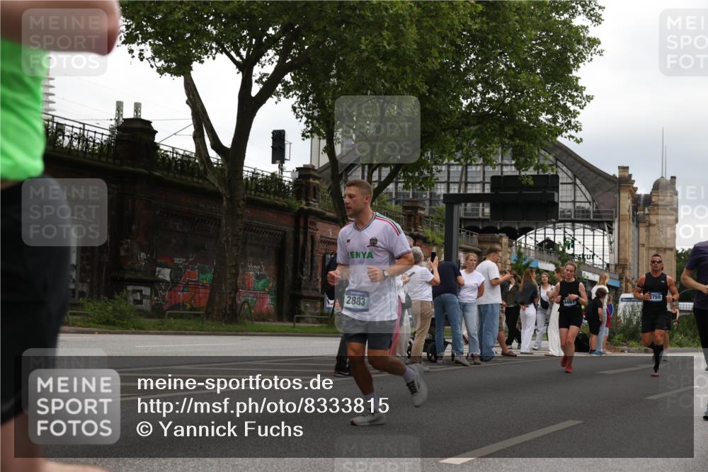 29.06.2025 - hella hamburg halbmarathon Yannick Fuchs http://msf.ph/oto/8333815 29.06.2025 10:51:50 20KM 1611, 2025, 2488, 2606, 2759, 2806, 2840, 2883, 2907, 3093, 3141, 3859, 4426, 4467, 4502, 4579, 4632, 4833, 5341, 5926, 6104, 6281, 6302, 6531, 6595, 7138, 7189, 7833, 8322, 8585, 9316, 9485, 10599, 10788, 11645, 13465, 13816, 14571, 15217, 15229, 16517, 16531, 17405, 17415, 17455, 17543, 18068, 18180, 18492, 18501, 18587, 18762, 18891 meine-sportfotos.de