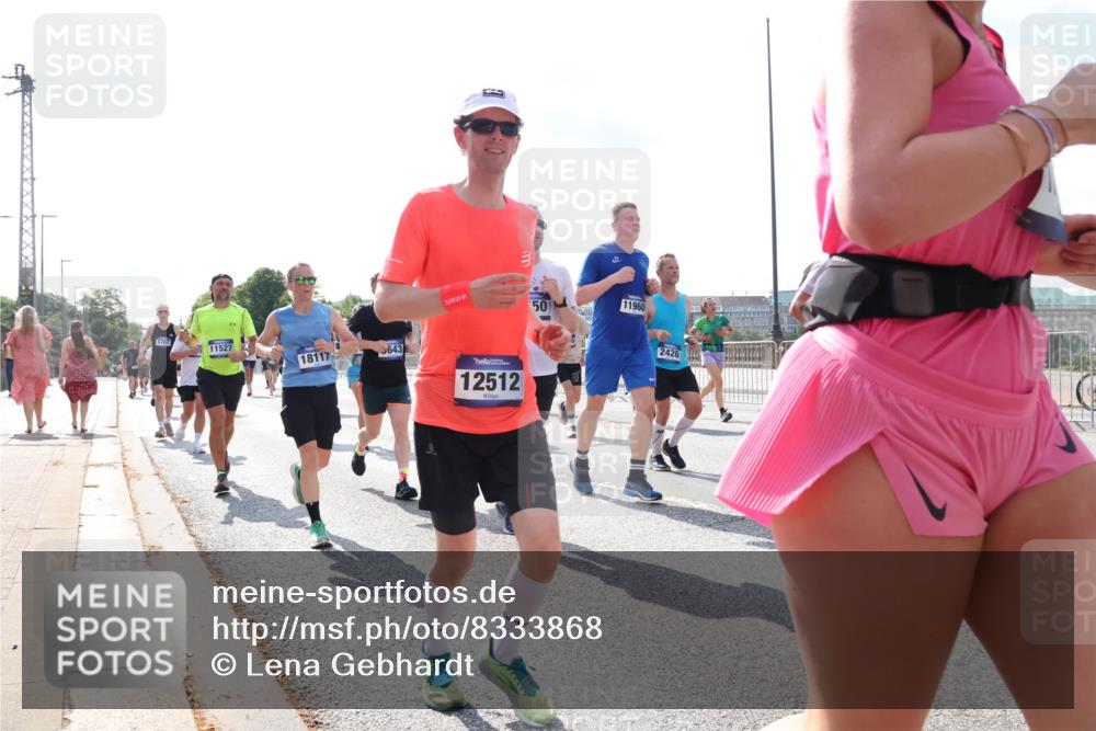 29.06.2025 - hella hamburg halbmarathon Lena Gebhardt http://msf.ph/oto/8333868 29.06.2025 10:00:30 Lombardsbrücke 4767, 11527, 50, 11960, 18117, 643, 12512, 2426, 1019, 1125, 1180, 1239, 1264, 1526, 1544, 1568, 1583, 1611, 1681, 2027, 2086, 2099, 2159, 2236, 2346, 2426, 2447, 2474, 2582, 2584, 2606, 2652, 2730, 2982, 3042, 3059, 3141, 3177, 3181, 3319, 3400, 3794, 3861, 3898, 3983, 4013, 4419, 4579, 4594, 4632, 4767, 4796, 4813, 4940, 4945, 5272, 5643, 5728, 6082, 6084, 6104, 6138, 6220, 6260, 6443, 6470, 6581, 8478, 9553, 9555, 9577, 10599 meine-sportfotos.de
