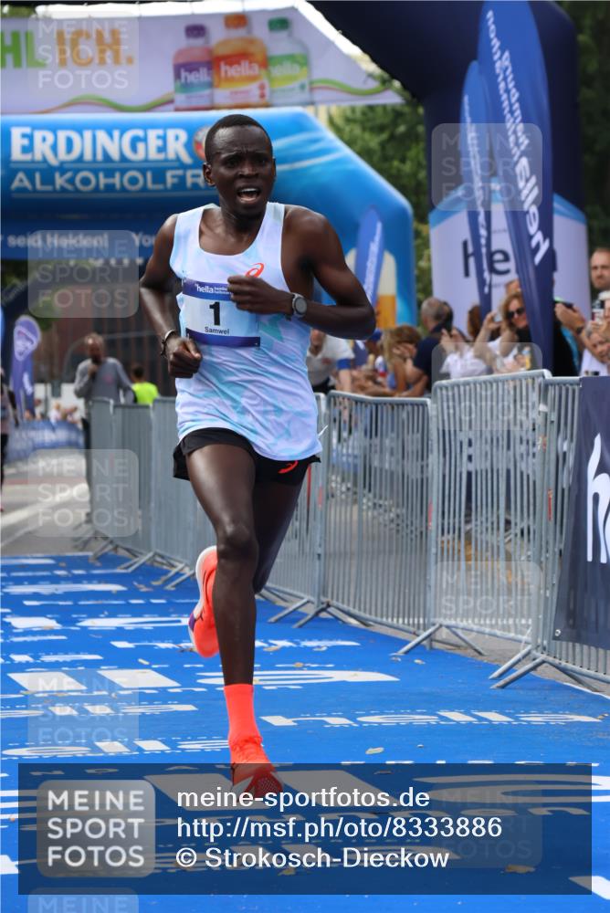 29.06.2025 - hella hamburg halbmarathon Strokosch-Dieckow http://msf.ph/oto/8333886 29.06.2025 10:01:00 Ziel 1, 5 meine-sportfotos.de
