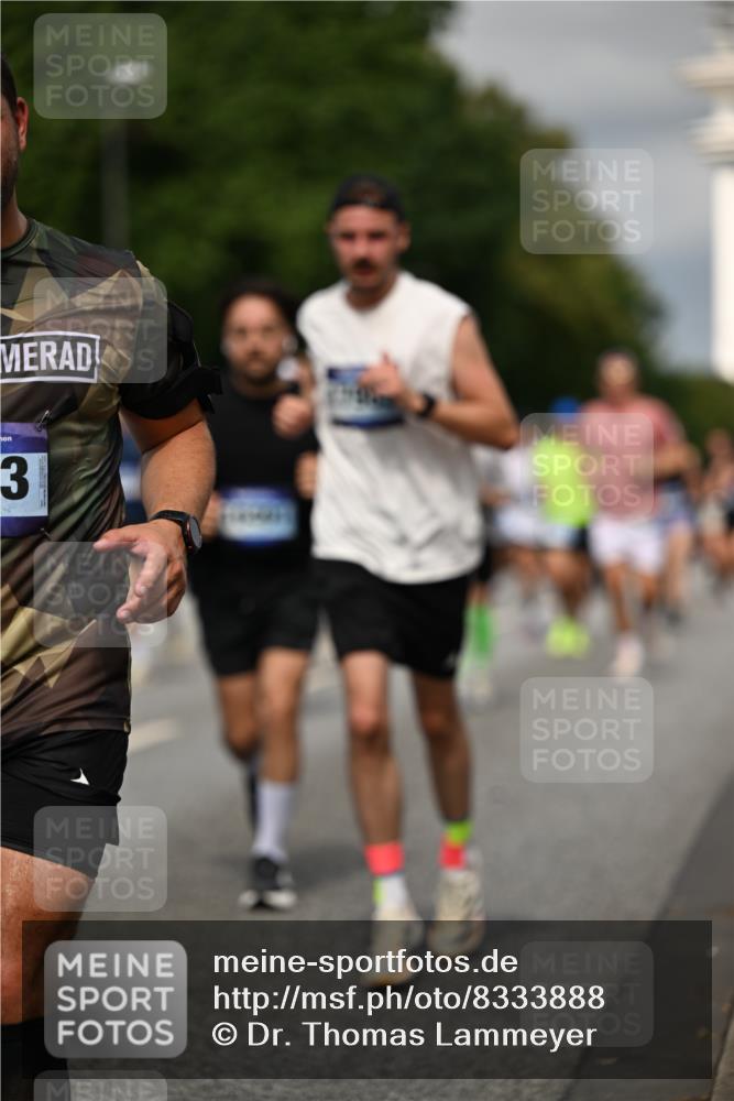 29.06.2025 - hella hamburg halbmarathon Dr. Thomas Lammeyer http://msf.ph/oto/8333888 29.06.2025 10:17:48 Kennedybrücke 1194, 1747, 1939, 2359, 2721, 2891, 2904, 4001, 4032, 4795, 4962, 5631, 5719, 6207, 7462, 7913, 8673, 9141, 9612, 9631, 9886, 10442, 10443 meine-sportfotos.de
