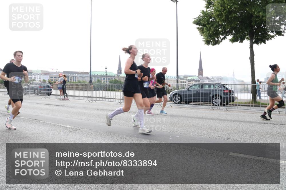 29.06.2025 - hella hamburg halbmarathon Lena Gebhardt http://msf.ph/oto/8333894 29.06.2025 10:38:01 Lombardsbrücke 164, 11456, 1196, 1394, 1457, 1475, 1578, 1596, 1742, 1799, 1901, 1966, 1985, 2199, 2498, 2786, 2853, 3230, 3242, 3246, 3633, 3716, 3880, 4414, 4921, 5139, 5300, 5522, 5713, 5875, 6199, 6200, 6243, 6362, 6697, 6751, 6930, 7118, 7124, 7165, 7244, 7321, 7350, 7552, 7629, 7696, 7914, 8985, 9247, 9288, 9895, 10159, 10506, 10836, 11087, 11543, 12123, 12254, 12472, 12824, 16680, 17798 meine-sportfotos.de