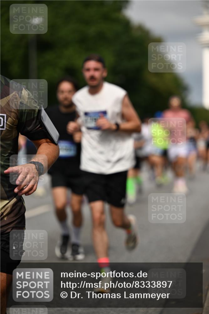 29.06.2025 - hella hamburg halbmarathon Dr. Thomas Lammeyer http://msf.ph/oto/8333897 29.06.2025 10:17:48 Kennedybrücke 1194, 1747, 1939, 2359, 2721, 2891, 2904, 4001, 4032, 4795, 4962, 5631, 5719, 6207, 7462, 7913, 8673, 9141, 9612, 9631, 9886, 10442, 10443 meine-sportfotos.de