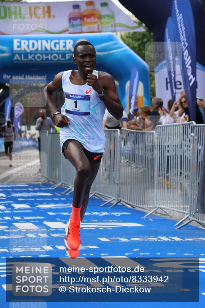 29.06.2025 - hella hamburg halbmarathon Strokosch-Dieckow http://msf.ph/oto/8333942 29.06.2025 10:01:00 Ziel 1, 5 meine-sportfotos.de