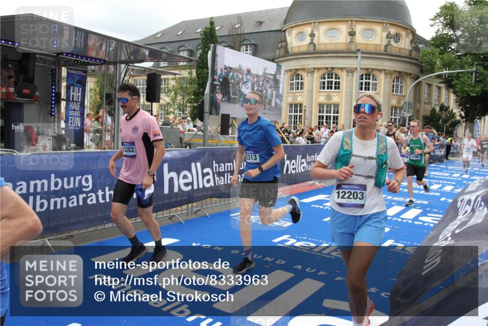 29.06.2025 - hella hamburg halbmarathon Michael Strokosch http://msf.ph/oto/8333963 29.06.2025 10:50:14 Ziel 1119, 1507, 3296, 3562, 7176, 7930, 7932, 8313, 9965, 10371, 11607, 12203, 12235, 13282, 14257, 15620, 18228, 18657, 18658, 18811, 19040 meine-sportfotos.de