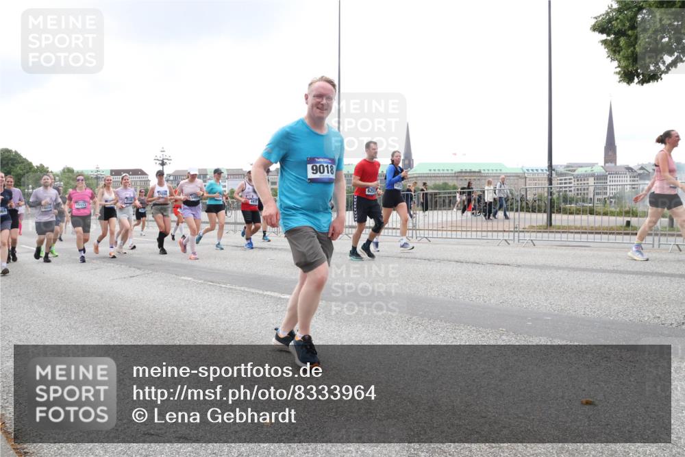29.06.2025 - hella hamburg halbmarathon Lena Gebhardt http://msf.ph/oto/8333964 29.06.2025 10:47:36 Lombardsbrücke 10206, 214, 1007, 18858, 15413, 4975, 9018, 625, 137, 1045, 1246, 1434, 1463, 1523, 1618, 1639, 1704, 1926, 2148, 2407, 2491, 2537, 2545, 2704, 2790, 2882, 2994, 3049, 3339, 4037, 4184, 4325, 4423, 4483, 4806, 4895, 4974, 4975, 5621, 5622, 5886, 5895, 6255, 6256, 6879, 6995, 7403, 7427, 7430, 7431, 7630, 7631, 7970, 8077, 8105, 8131, 8270, 8310, 8550, 8706, 8915, 8953, 9018, 9687, 9696, 9697, 10658, 10991, 11351, 11458, 11730, 11738, 11802, 11909, 12431 meine-sportfotos.de