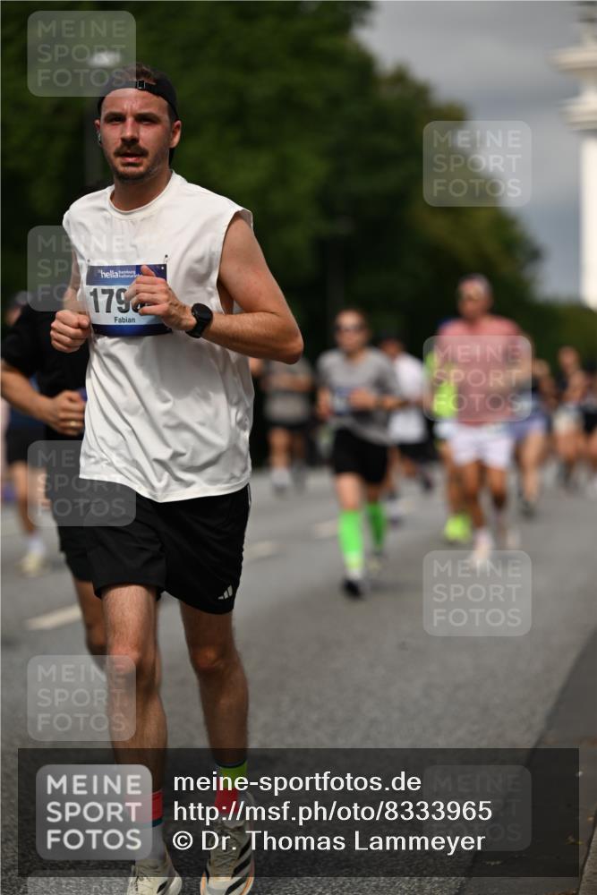 29.06.2025 - hella hamburg halbmarathon Dr. Thomas Lammeyer http://msf.ph/oto/8333965 29.06.2025 10:17:48 Kennedybrücke 1194, 1747, 1939, 2359, 2721, 2891, 2904, 4001, 4032, 4795, 4962, 5631, 5719, 6207, 7462, 7913, 8673, 9141, 9612, 9631, 9886, 10442, 10443 meine-sportfotos.de