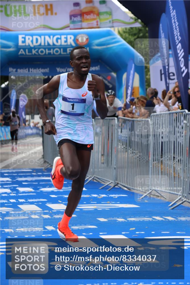 29.06.2025 - hella hamburg halbmarathon Strokosch-Dieckow http://msf.ph/oto/8334037 29.06.2025 10:01:00 Ziel 1, 5 meine-sportfotos.de