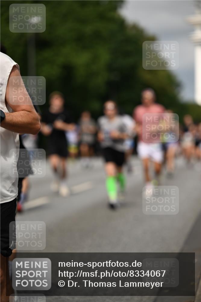 29.06.2025 - hella hamburg halbmarathon Dr. Thomas Lammeyer http://msf.ph/oto/8334067 29.06.2025 10:17:49 Kennedybrücke 1194, 1747, 1939, 2721, 2891, 2904, 4001, 4032, 4795, 4962, 5631, 5719, 6089, 6207, 7462, 7913, 8673, 9141, 9612, 9631, 9886, 10442, 10443 meine-sportfotos.de