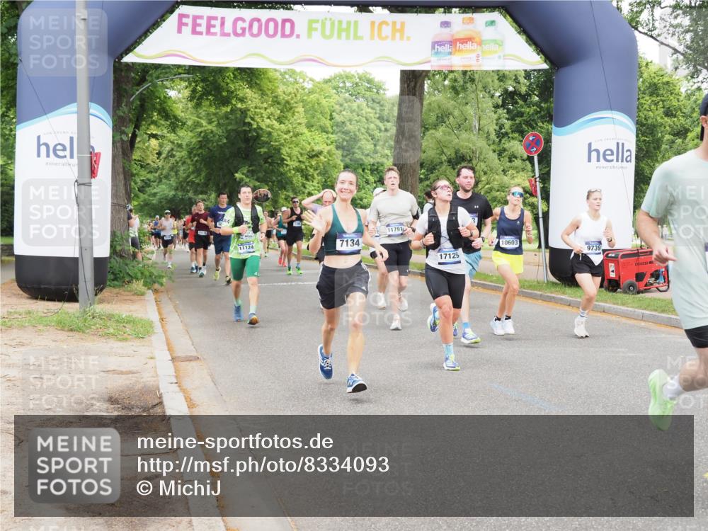 29.06.2025 - hella hamburg halbmarathon MichiJ http://msf.ph/oto/8334093 29.06.2025 10:38:41 Zwischen KM18-KM19 5018, 5399, 5820, 7134, 8205, 9057, 9093, 9476, 9739, 9793, 10215, 10603, 10891, 11124, 11791, 12367, 13403, 13707, 15480, 16716, 17129, 18006 meine-sportfotos.de