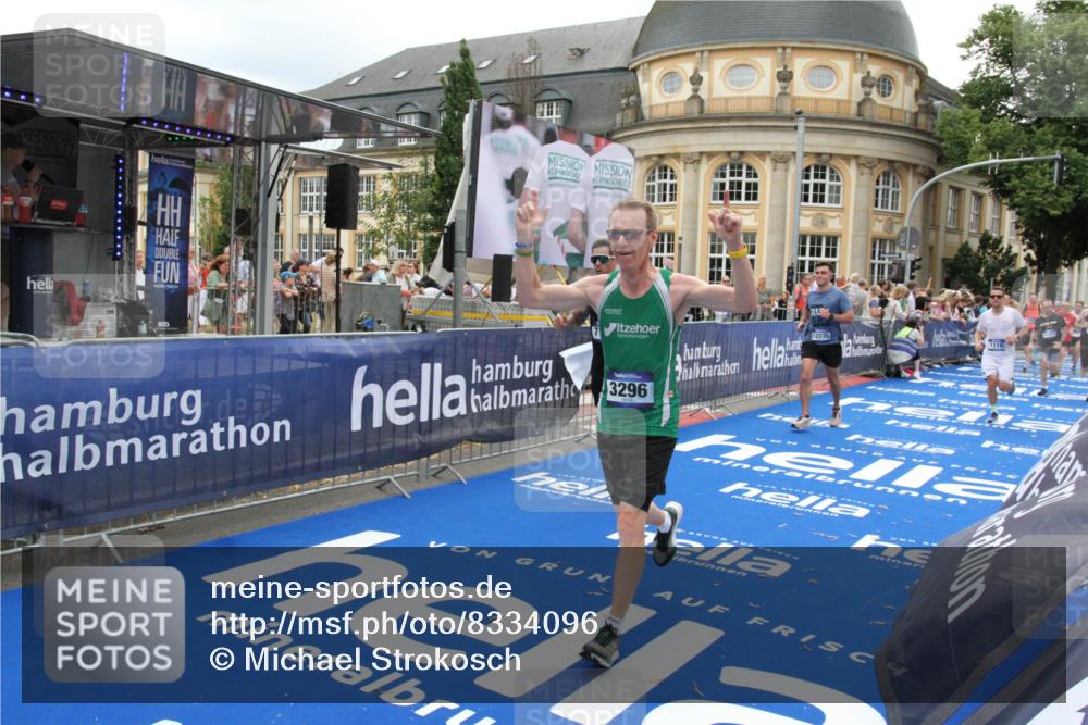29.06.2025 - hella hamburg halbmarathon Michael Strokosch http://msf.ph/oto/8334096 29.06.2025 10:50:15 Ziel 1119, 1507, 3296, 3562, 7176, 7930, 7932, 8313, 8921, 10371, 11607, 12203, 12235, 13282, 14257, 15620, 18228, 18657, 18658, 18811, 19040 meine-sportfotos.de