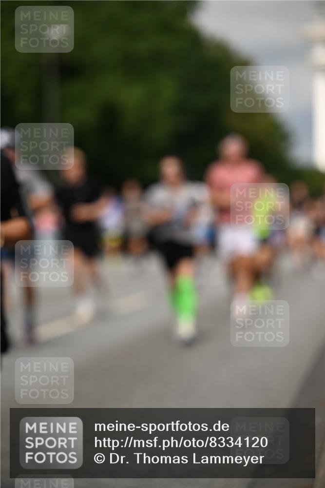 29.06.2025 - hella hamburg halbmarathon Dr. Thomas Lammeyer http://msf.ph/oto/8334120 29.06.2025 10:17:49 Kennedybrücke 1194, 1747, 1939, 2721, 2891, 2904, 4001, 4032, 4795, 4962, 5631, 5719, 6089, 6207, 7462, 7913, 8673, 9141, 9612, 9631, 9886, 10442, 10443 meine-sportfotos.de
