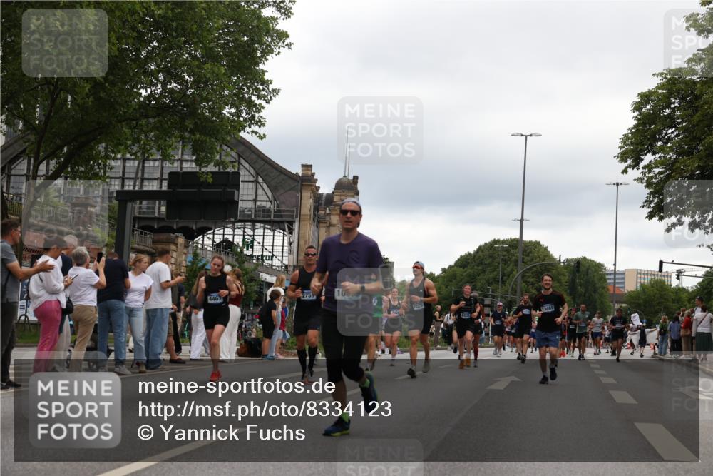 29.06.2025 - hella hamburg halbmarathon Yannick Fuchs http://msf.ph/oto/8334123 29.06.2025 10:51:51 20KM 1595, 1611, 2025, 2488, 2606, 2759, 2806, 2840, 2883, 2907, 3093, 3141, 3859, 4319, 4426, 4467, 4502, 4579, 4632, 4833, 5341, 5926, 6104, 6281, 6302, 6531, 6595, 7138, 7189, 8322, 8585, 9316, 9485, 10599, 10788, 11645, 13465, 13816, 14266, 14571, 15217, 15229, 16517, 16531, 17405, 17415, 17455, 17543, 18068, 18180, 18492, 18501, 18587, 18762, 18891 meine-sportfotos.de
