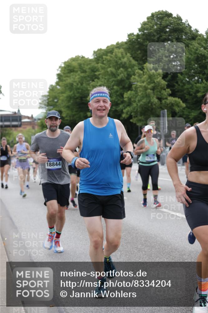 29.06.2025 - hella hamburg halbmarathon Jannik Wohlers http://msf.ph/oto/8334204 29.06.2025 10:40:42 Lombardsbrücke 1317, 1731, 2805, 4234, 4412, 4638, 4774, 5086, 5225, 5549, 6088, 6474, 6842, 7661, 7821, 7829, 8385, 8751, 8769, 8878, 9009, 9962, 10269, 10407, 10644, 10835, 11759, 11851, 13168, 13778, 13848, 14253, 14553, 14776, 15076, 15953, 16297, 16454, 16802, 16981, 17233, 17234, 17872, 17879, 18142, 18494, 18580, 18844 meine-sportfotos.de