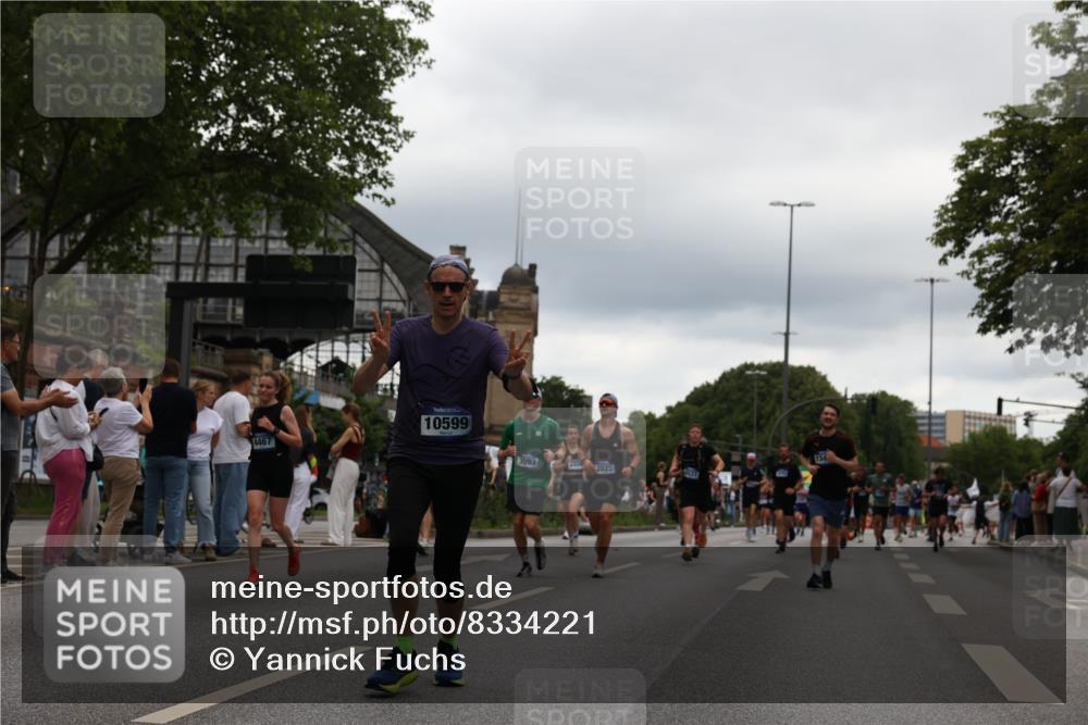 29.06.2025 - hella hamburg halbmarathon Yannick Fuchs http://msf.ph/oto/8334221 29.06.2025 10:51:51 20KM 1595, 1611, 2025, 2488, 2606, 2759, 2806, 2840, 2883, 2907, 3093, 3141, 3859, 4319, 4426, 4467, 4502, 4579, 4632, 4833, 5341, 5926, 6104, 6281, 6302, 6531, 6595, 7138, 7189, 8322, 8585, 9316, 9485, 10599, 10788, 11645, 13465, 13816, 14266, 14571, 15217, 15229, 16517, 16531, 17405, 17415, 17455, 17543, 18068, 18180, 18492, 18501, 18587, 18762, 18891 meine-sportfotos.de