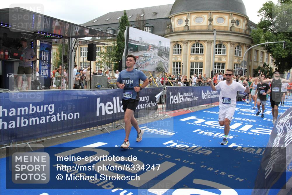 29.06.2025 - hella hamburg halbmarathon Michael Strokosch http://msf.ph/oto/8334247 29.06.2025 10:50:17 Ziel 1119, 3296, 4933, 7176, 7930, 7932, 8921, 10371, 11607, 12235, 13609, 13690, 15620, 16000, 18499, 18811, 19040 meine-sportfotos.de