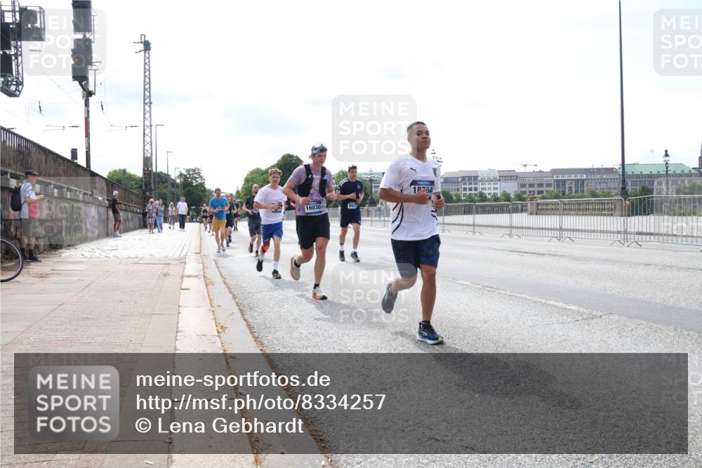 29.06.2025 - hella hamburg halbmarathon Lena Gebhardt http://msf.ph/oto/8334257 29.06.2025 10:13:18 Lombardsbrücke 16030, 8913, 19754, 1007, 1020, 1051, 1747, 1859, 2055, 2942, 2961, 3218, 3360, 3728, 3729, 4187, 4532, 4950, 5546, 6207, 6489, 6724, 7346, 7446, 7447, 7460, 7873, 8279, 8398, 8405, 8913, 9141, 9527, 9612, 10067, 10402, 11720, 12492, 13331, 13928, 14404, 15531, 15663, 15922, 16030, 16255, 16323, 16437, 17474, 17699, 17988, 18048, 18222, 18231, 18320, 18530, 18732 meine-sportfotos.de