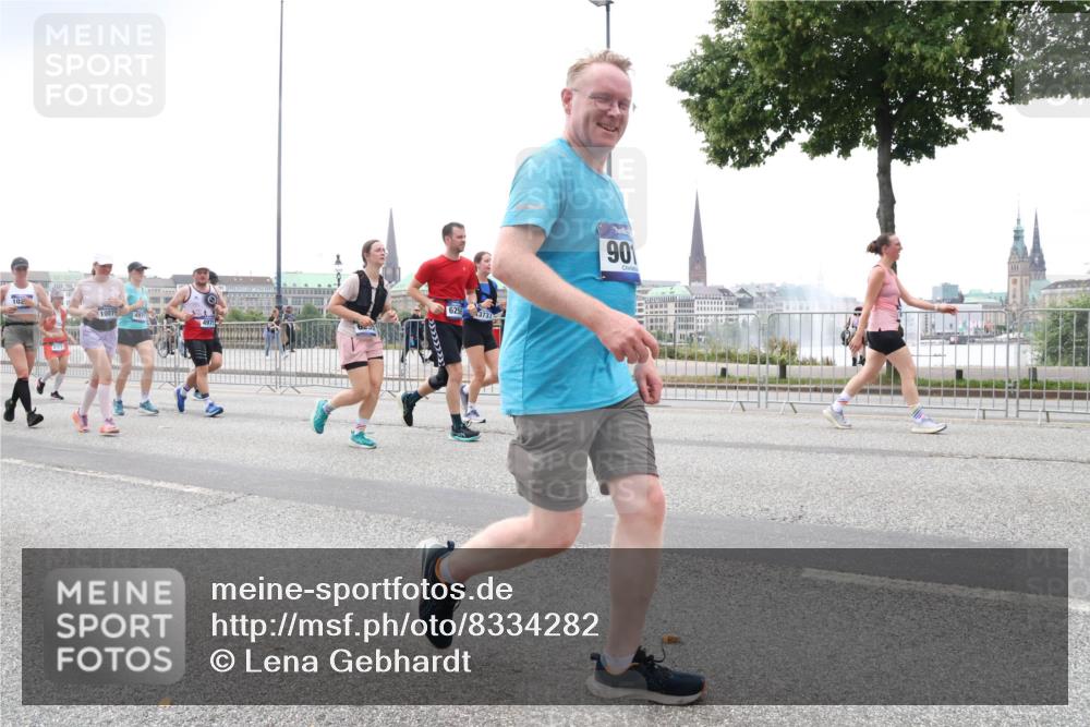 29.06.2025 - hella hamburg halbmarathon Lena Gebhardt http://msf.ph/oto/8334282 29.06.2025 10:47:37 Lombardsbrücke 102, 10075, 497, 497, 6256, 901, 1045, 1246, 1434, 1463, 1523, 1618, 1639, 1704, 1926, 2148, 2407, 2491, 2537, 2545, 2704, 2790, 2882, 2994, 3049, 3339, 4037, 4184, 4325, 4423, 4483, 4806, 4856, 4895, 4974, 4975, 5621, 5622, 5886, 5895, 6255, 6256, 6879, 6995, 7403, 7427, 7430, 7431, 7630, 7631, 7970, 8077, 8105, 8131, 8270, 8310, 8550, 8915, 8953, 9018, 9687, 9696, 9697, 10658, 10991, 11351, 11458, 11730, 11738, 11802, 11909, 12431 meine-sportfotos.de