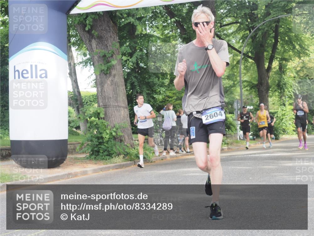 29.06.2025 - hella hamburg halbmarathon KatJ http://msf.ph/oto/8334289 29.06.2025 10:17:40 Zwischen KM18-KM19 2604 meine-sportfotos.de