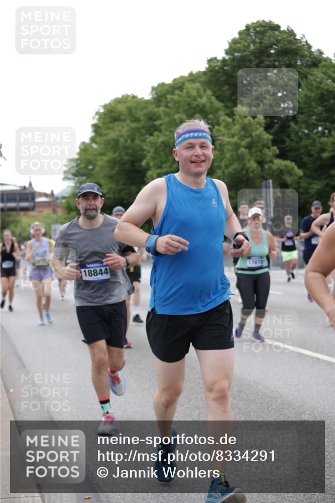 29.06.2025 - hella hamburg halbmarathon Jannik Wohlers http://msf.ph/oto/8334291 29.06.2025 10:40:43 Lombardsbrücke 1317, 1731, 2229, 2805, 4234, 4412, 4638, 4774, 5086, 5225, 5549, 6088, 6474, 6842, 7661, 7821, 7829, 8293, 8385, 8751, 8769, 8878, 9962, 10269, 10407, 10644, 10835, 11759, 11851, 13168, 13778, 13848, 14253, 14553, 14776, 15076, 15953, 16297, 16454, 16802, 16846, 16981, 17233, 17234, 17872, 17879, 18142, 18494, 18580, 18844 meine-sportfotos.de