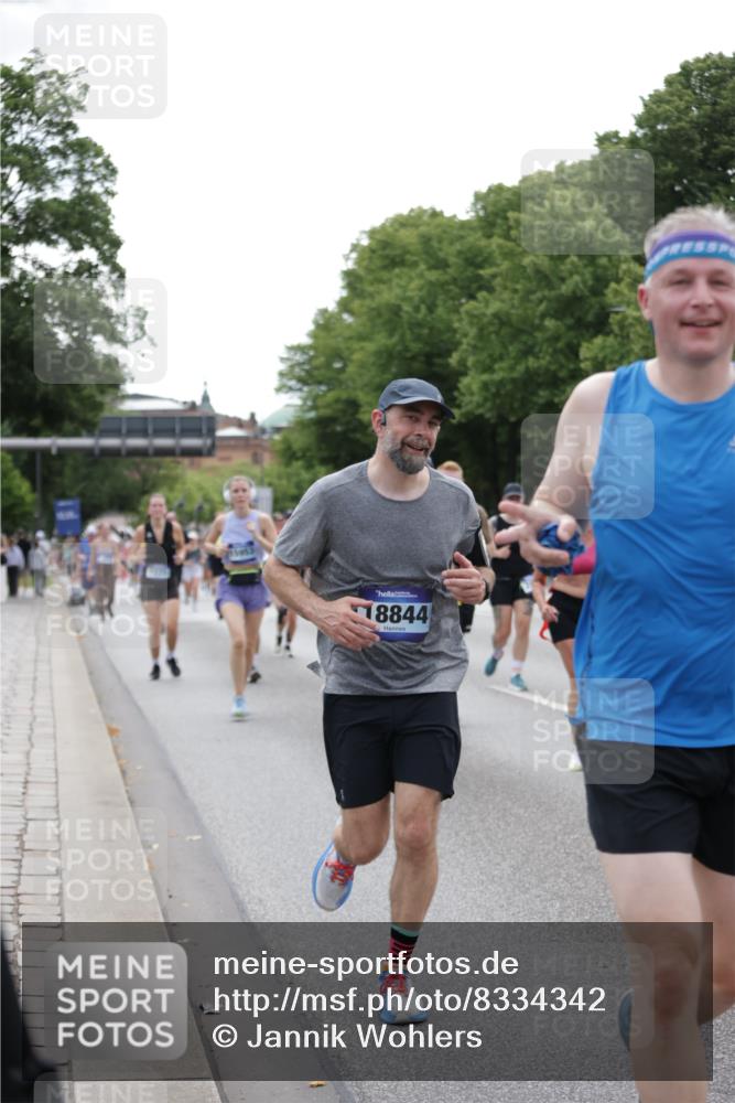29.06.2025 - hella hamburg halbmarathon Jannik Wohlers http://msf.ph/oto/8334342 29.06.2025 10:40:43 Lombardsbrücke 1317, 1731, 2229, 2805, 4234, 4412, 4638, 4774, 5086, 5225, 5549, 6088, 6474, 6842, 7661, 7821, 7829, 8293, 8385, 8751, 8769, 8878, 9962, 10269, 10407, 10644, 10835, 11759, 11851, 13168, 13778, 13848, 14253, 14553, 14776, 15076, 15953, 16297, 16454, 16802, 16846, 16981, 17233, 17234, 17872, 17879, 18142, 18494, 18580, 18844 meine-sportfotos.de