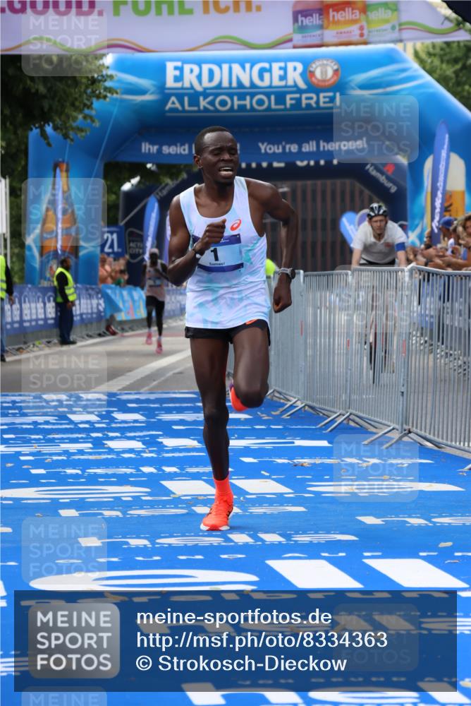 29.06.2025 - hella hamburg halbmarathon Strokosch-Dieckow http://msf.ph/oto/8334363 29.06.2025 10:01:00 Ziel 1, 5 meine-sportfotos.de