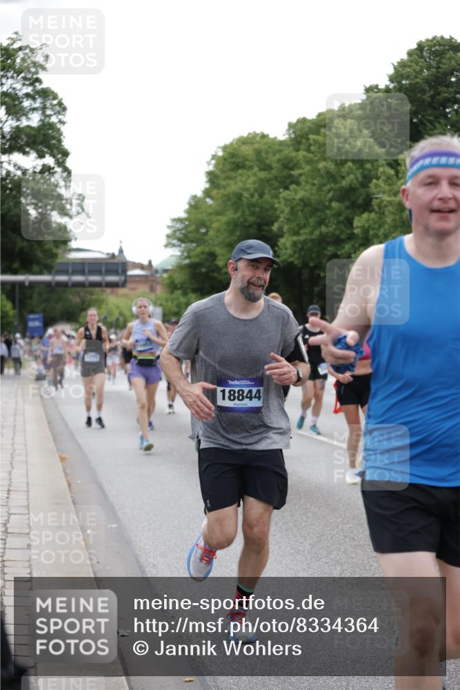 29.06.2025 - hella hamburg halbmarathon Jannik Wohlers http://msf.ph/oto/8334364 29.06.2025 10:40:43 Lombardsbrücke 1317, 1731, 2229, 2805, 4234, 4412, 4638, 4774, 5086, 5225, 5549, 6088, 6474, 6842, 7661, 7821, 7829, 8293, 8385, 8751, 8769, 8878, 9962, 10269, 10407, 10644, 10835, 11759, 11851, 13168, 13778, 13848, 14253, 14553, 14776, 15076, 15953, 16297, 16454, 16802, 16846, 16981, 17233, 17234, 17872, 17879, 18142, 18494, 18580, 18844 meine-sportfotos.de