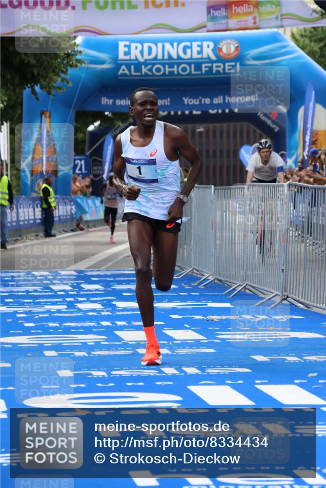 29.06.2025 - hella hamburg halbmarathon Strokosch-Dieckow http://msf.ph/oto/8334434 29.06.2025 10:01:00 Ziel 1, 5 meine-sportfotos.de