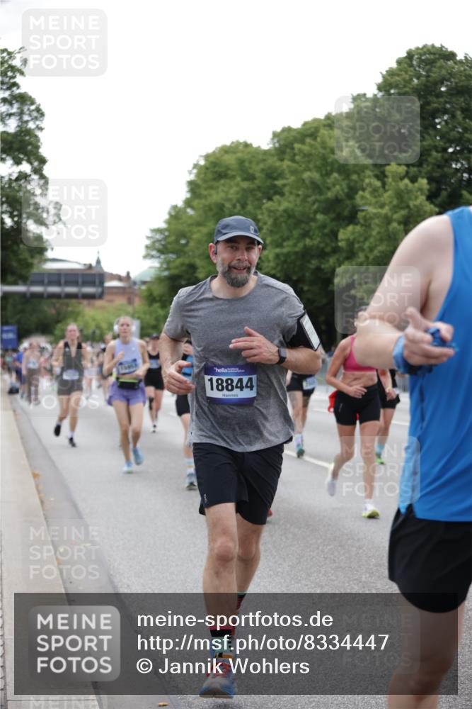 29.06.2025 - hella hamburg halbmarathon Jannik Wohlers http://msf.ph/oto/8334447 29.06.2025 10:40:43 Lombardsbrücke 1317, 1731, 2229, 2805, 4234, 4412, 4638, 4774, 5086, 5225, 5549, 6088, 6474, 6842, 7661, 7821, 7829, 8293, 8385, 8751, 8769, 8878, 9962, 10269, 10407, 10644, 10835, 11759, 11851, 13168, 13778, 13848, 14253, 14553, 14776, 15076, 15953, 16297, 16454, 16802, 16846, 16981, 17233, 17234, 17872, 17879, 18142, 18494, 18580, 18844 meine-sportfotos.de