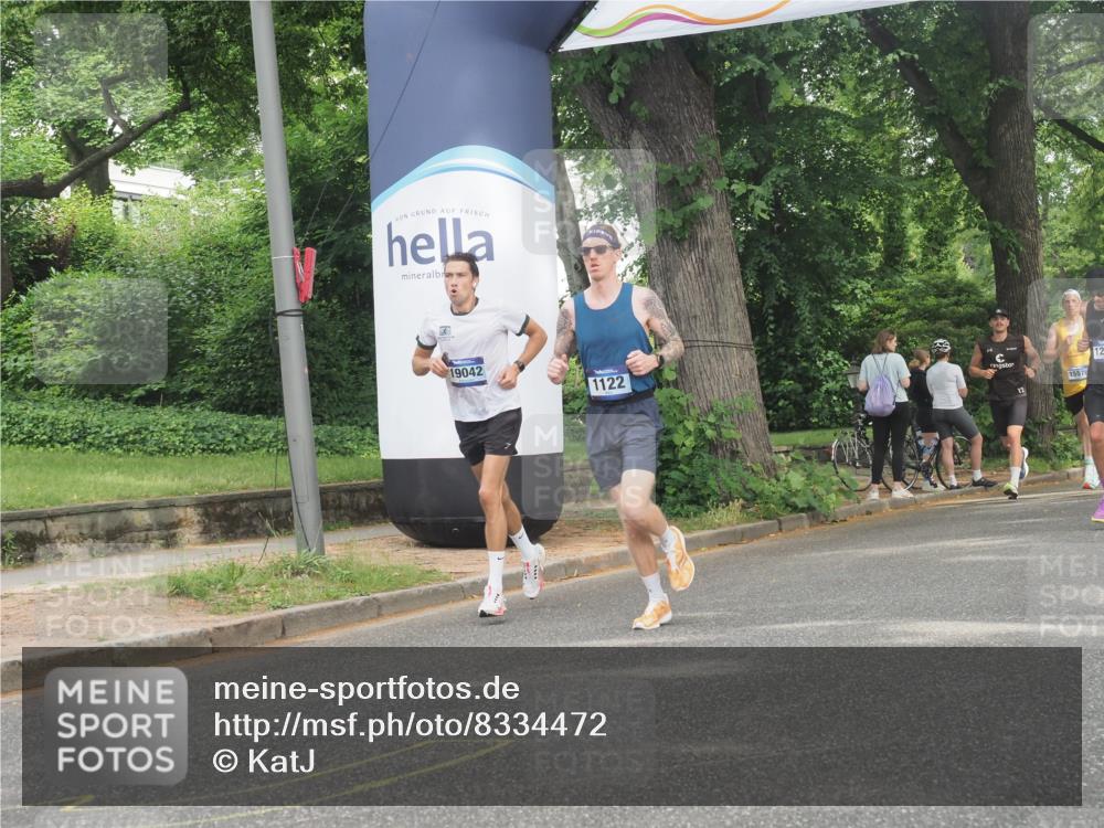 29.06.2025 - hella hamburg halbmarathon KatJ http://msf.ph/oto/8334472 29.06.2025 10:17:42 Zwischen KM18-KM19 1122, 2604 meine-sportfotos.de