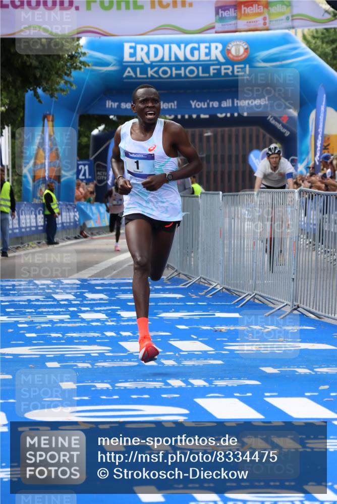 29.06.2025 - hella hamburg halbmarathon Strokosch-Dieckow http://msf.ph/oto/8334475 29.06.2025 10:01:00 Ziel 1, 5 meine-sportfotos.de