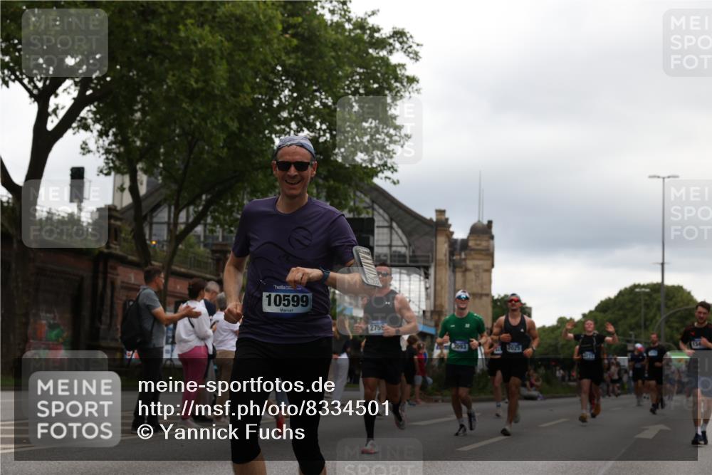 29.06.2025 - hella hamburg halbmarathon Yannick Fuchs http://msf.ph/oto/8334501 29.06.2025 10:51:52 20KM 1595, 1611, 2025, 2488, 2606, 2759, 2806, 2840, 2883, 2907, 3093, 3141, 3859, 4319, 4426, 4467, 4502, 4579, 4632, 4833, 5341, 5926, 6104, 6281, 6302, 6531, 6595, 7138, 7189, 8322, 8585, 9316, 9485, 10599, 10788, 11645, 12585, 13465, 13816, 13880, 14266, 14571, 15217, 15229, 16517, 16531, 17405, 17415, 17455, 17543, 18068, 18180, 18492, 18501, 18587, 18762, 18891 meine-sportfotos.de