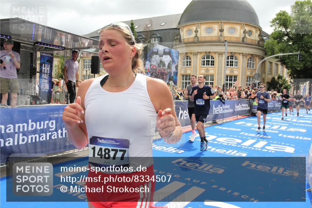 29.06.2025 - hella hamburg halbmarathon Michael Strokosch http://msf.ph/oto/8334507 29.06.2025 11:13:54 Ziel 1893, 3218, 3939, 6786, 7873, 8522, 13180, 14877, 16126, 19066 meine-sportfotos.de