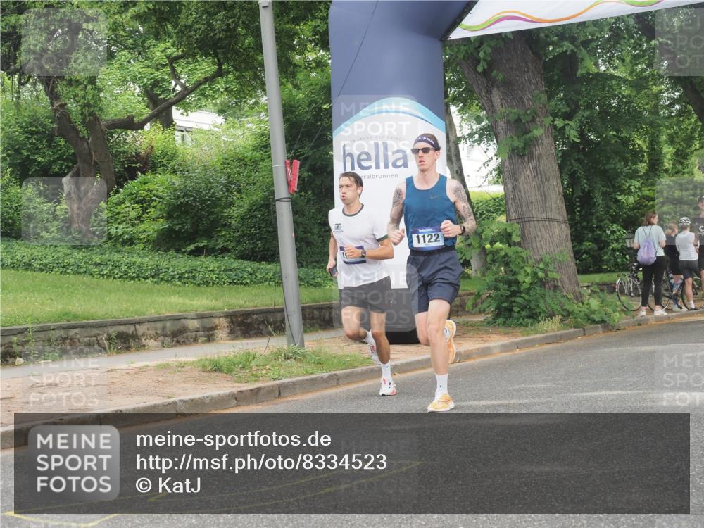 29.06.2025 - hella hamburg halbmarathon KatJ http://msf.ph/oto/8334523 29.06.2025 10:17:42 Zwischen KM18-KM19 1122, 2604 meine-sportfotos.de
