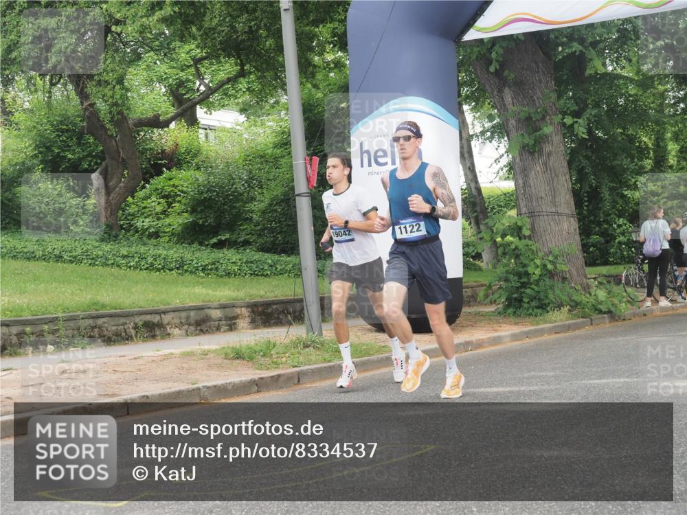 29.06.2025 - hella hamburg halbmarathon KatJ http://msf.ph/oto/8334537 29.06.2025 10:17:42 Zwischen KM18-KM19 1122, 2604 meine-sportfotos.de