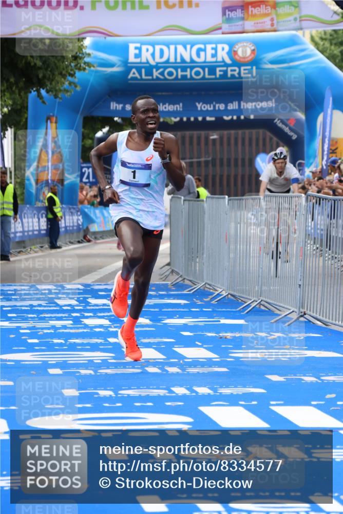 29.06.2025 - hella hamburg halbmarathon Strokosch-Dieckow http://msf.ph/oto/8334577 29.06.2025 10:01:00 Ziel 1, 5 meine-sportfotos.de